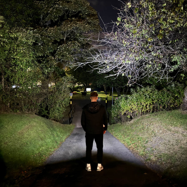 Lampe frontale à faisceau panoramique 230° LumeaAdventure™