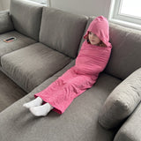 Enfant dans le Lumea Cocon rose, pieds sortis