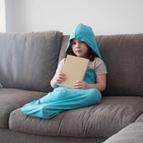 Enfant lisant dans le Lumea Cocon bleu